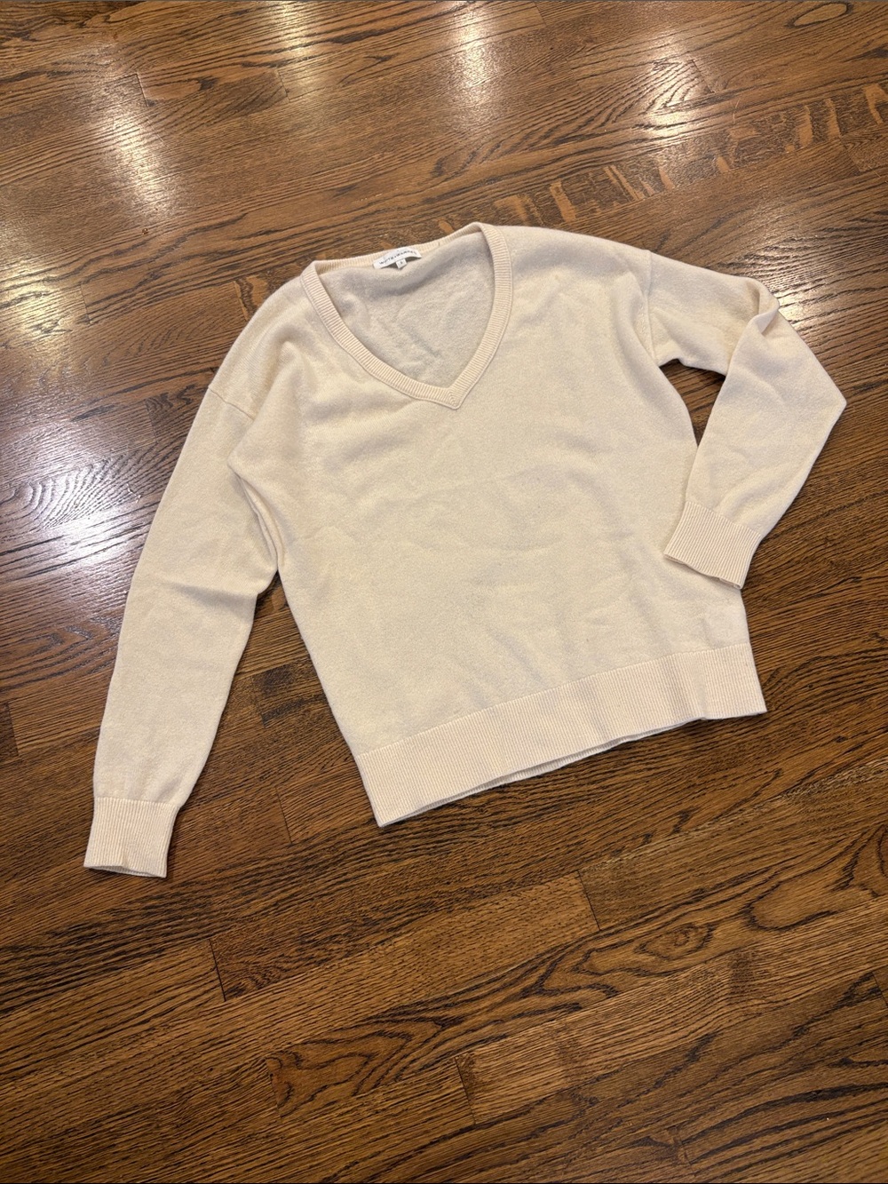 White & Warren 100% cashmere  cream  V-Neck Sweater, s